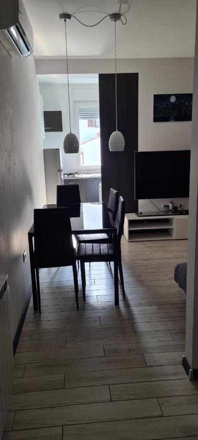 Apartments Peti Пула Екстериор снимка