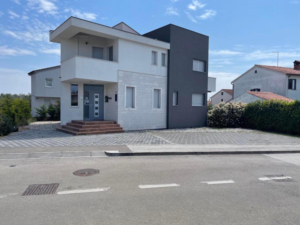 Apartments Peti Пула Екстериор снимка