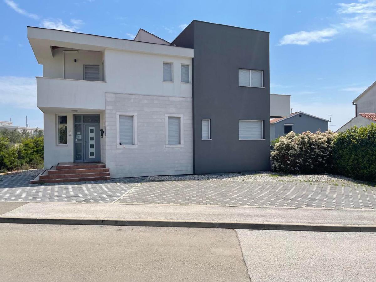 Apartments Peti Пула Екстериор снимка