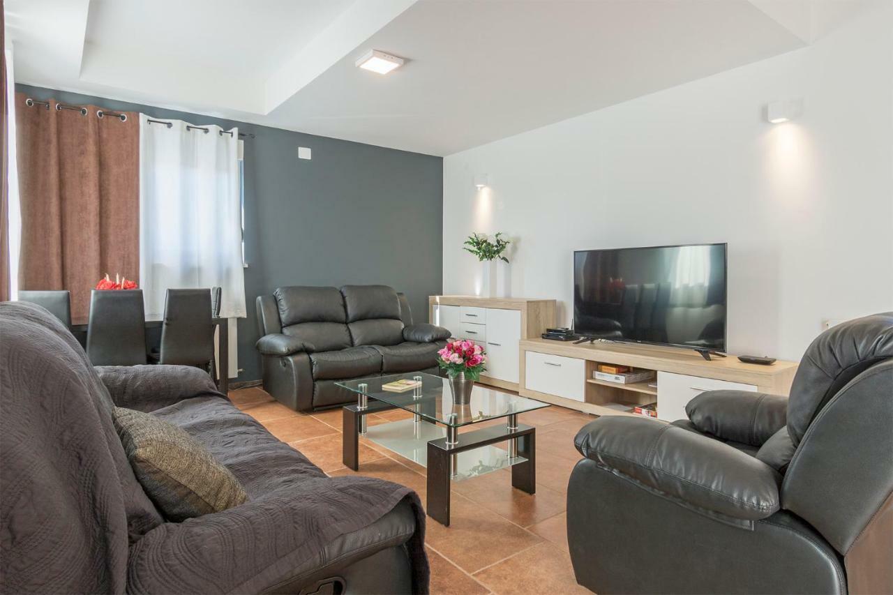 Apartments Peti Пула Екстериор снимка
