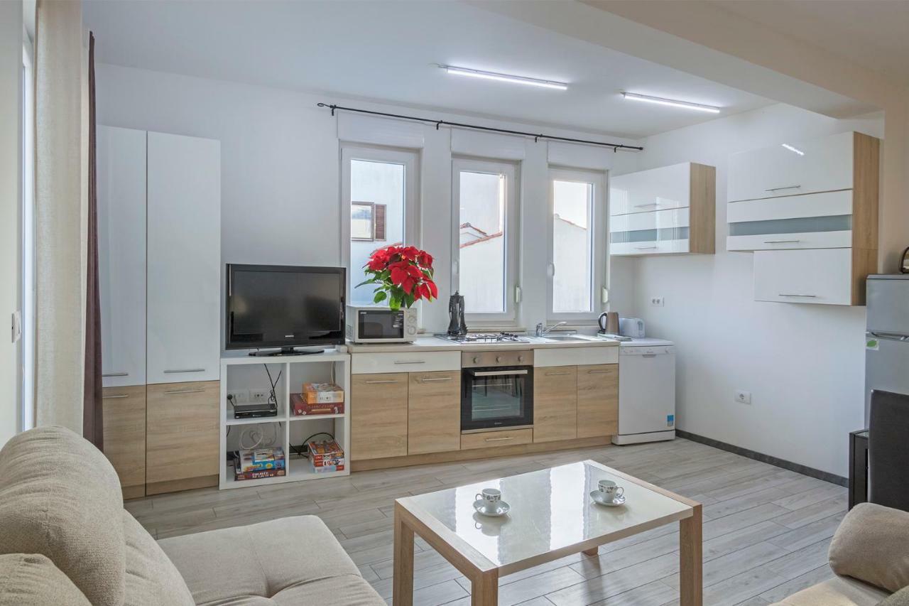 Apartments Peti Пула Екстериор снимка